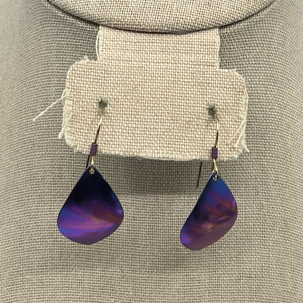 Signed Holly Yashi Hammered Niobium Drop Earrings - Blue & Purple - Picture 8 of 15